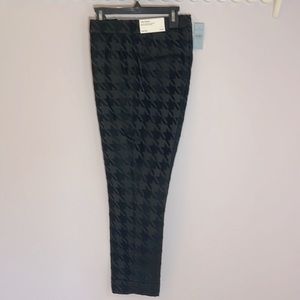 Ann Taylor NWT petite high rise, slim, ankle length houndstooth pants. Size 6P